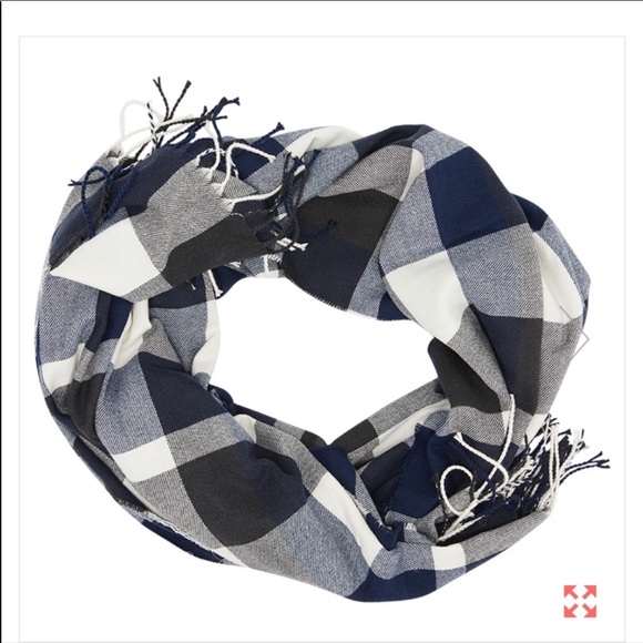 NWT Navy/Charcoal/white plaid “Plush” soft scarf - Picture 5 of 6
